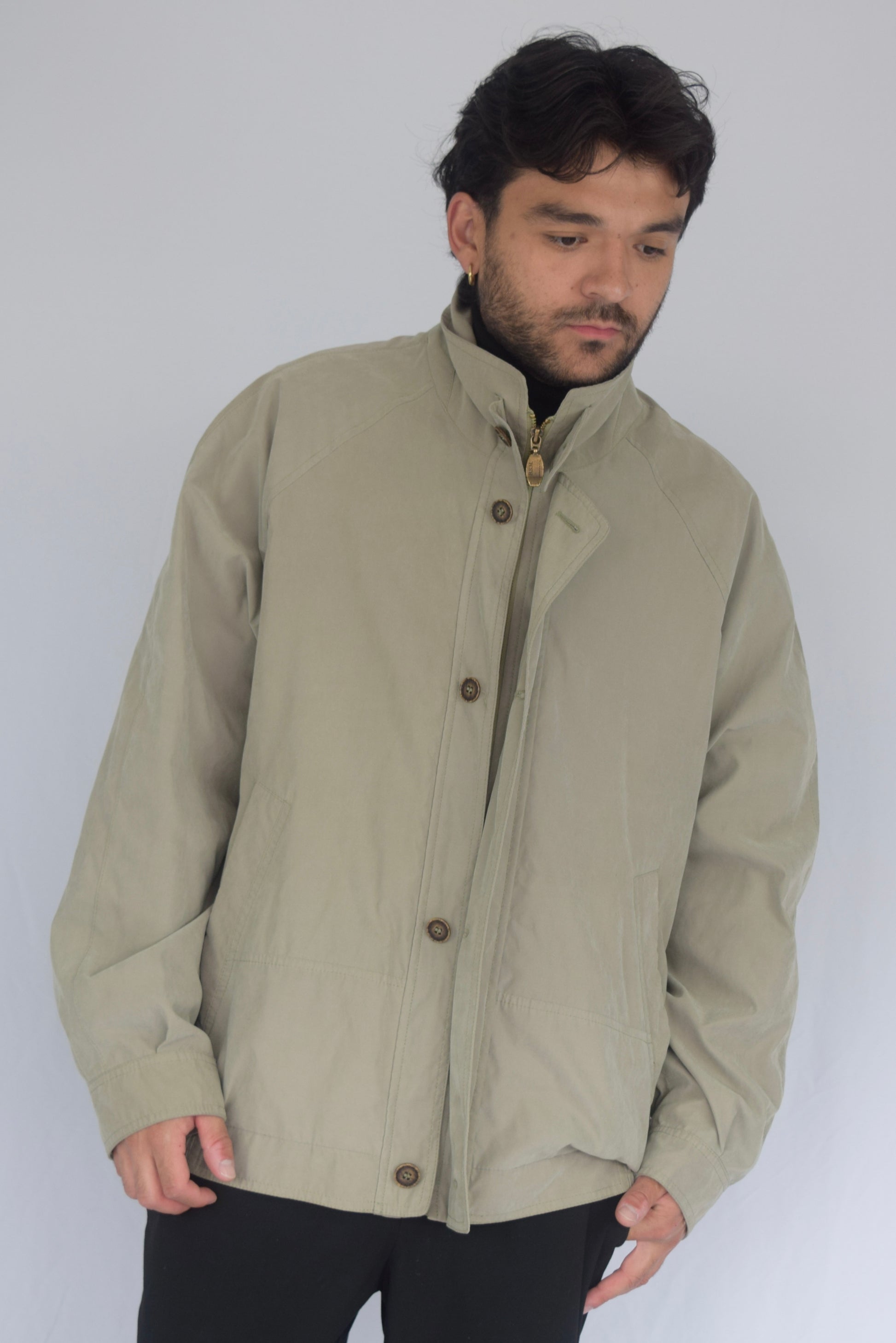 Chaqueta cremallera y botones