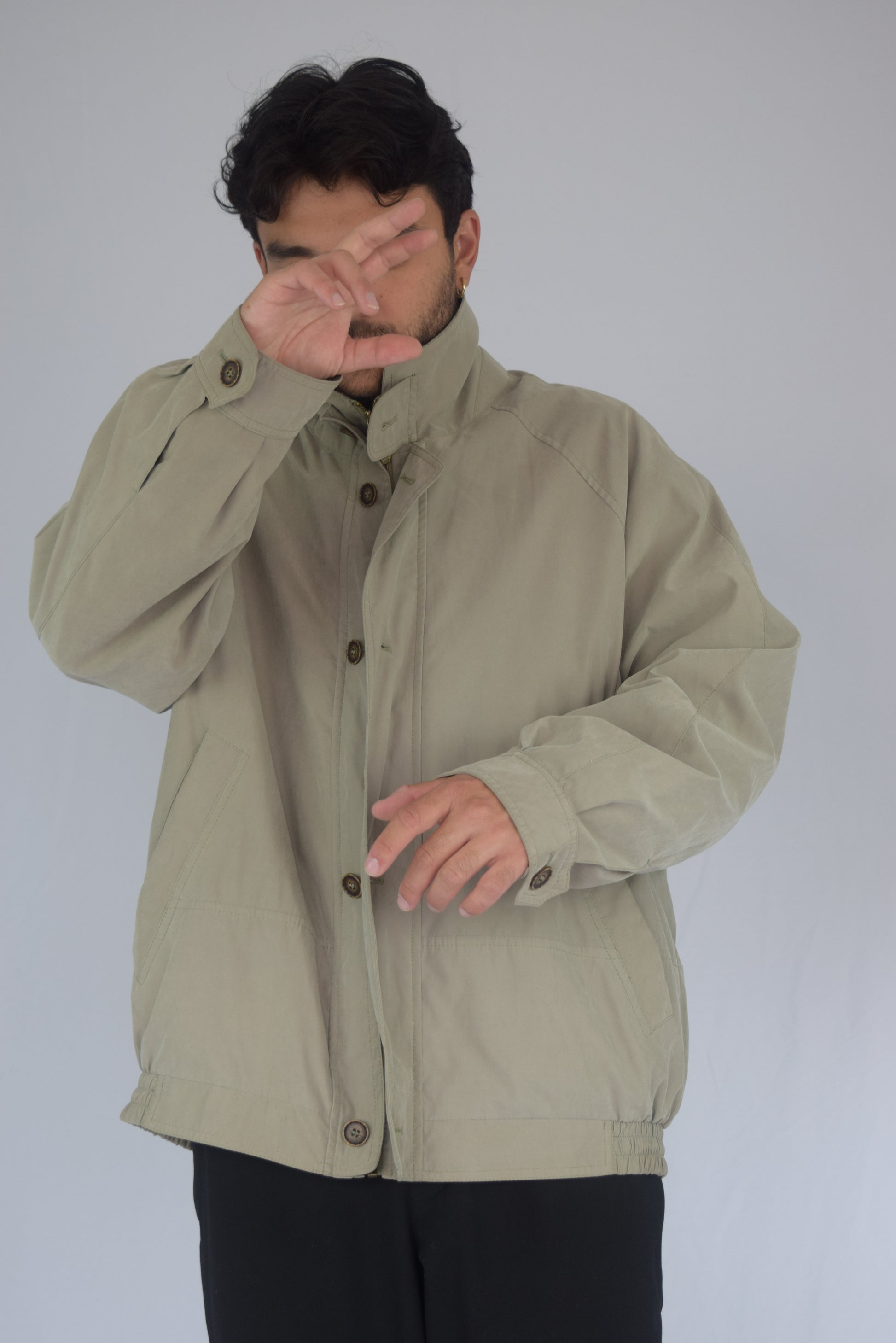 Chaqueta cremallera y botones