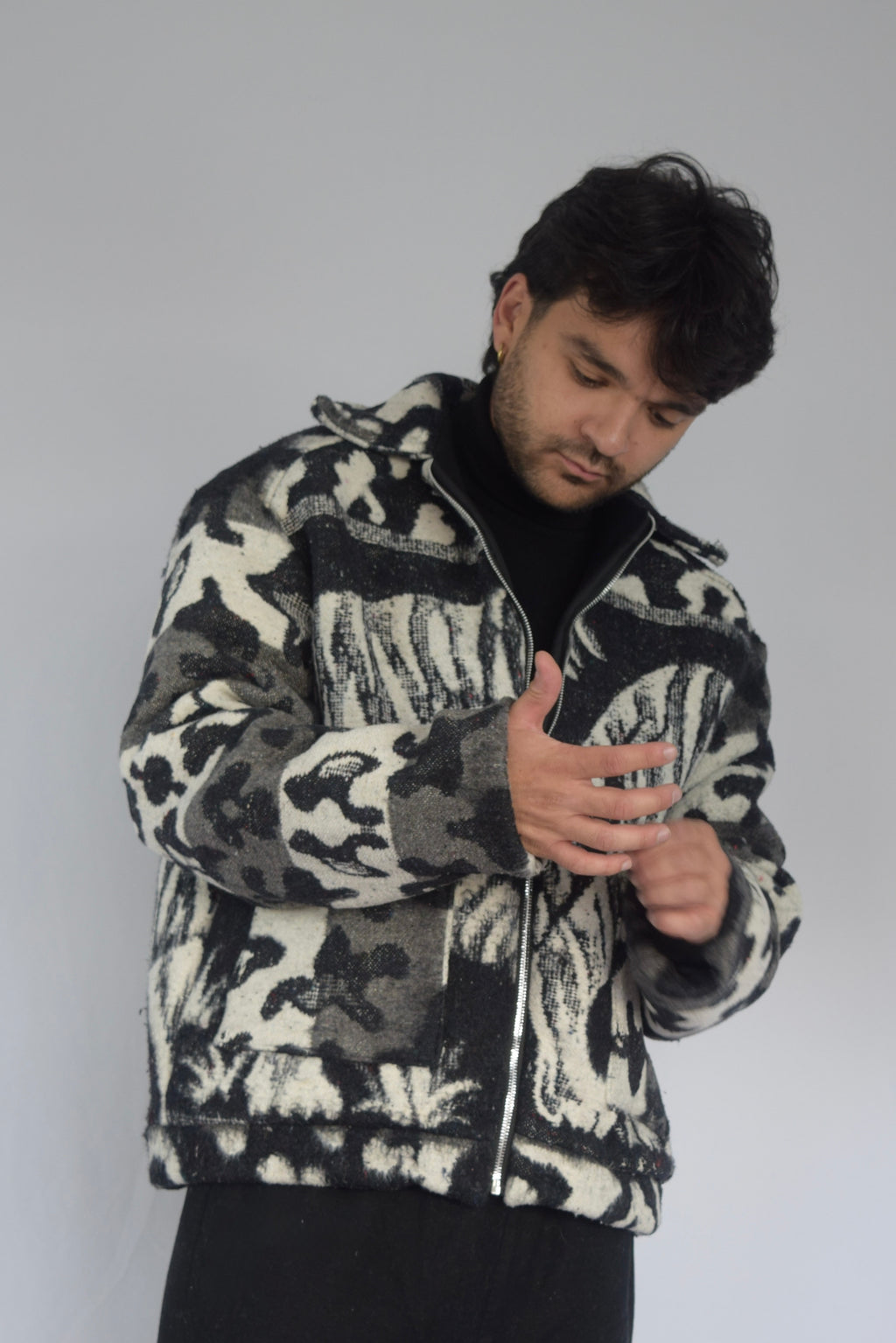 Chaqueta 4 tigres negra