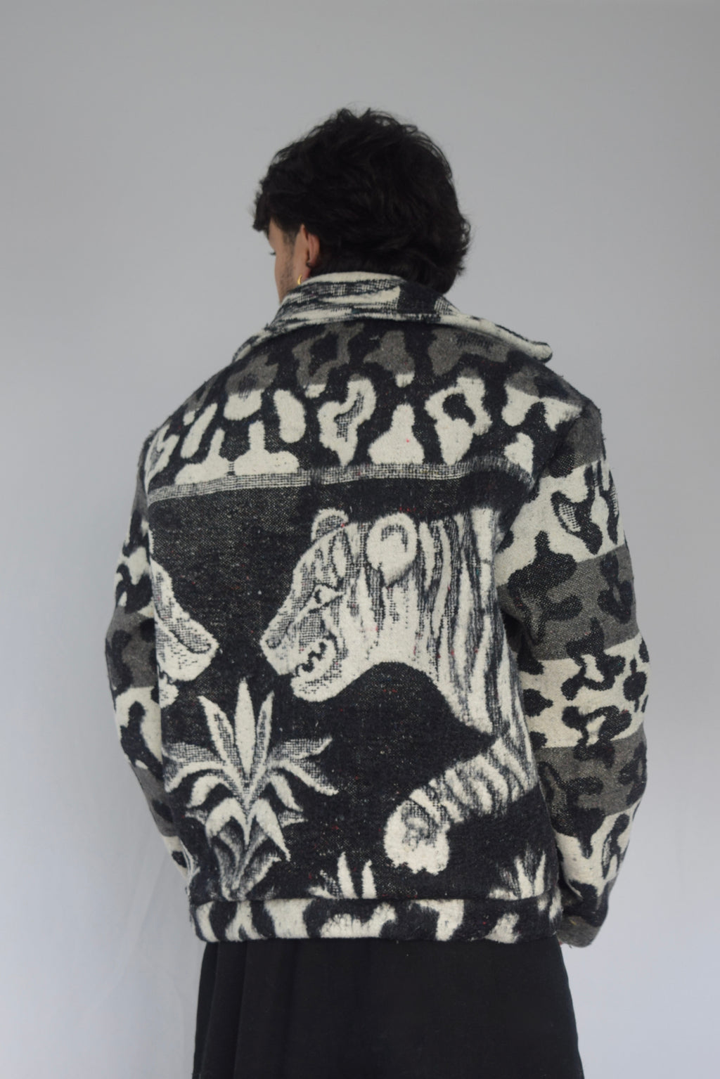 Chaqueta 4 tigres negra