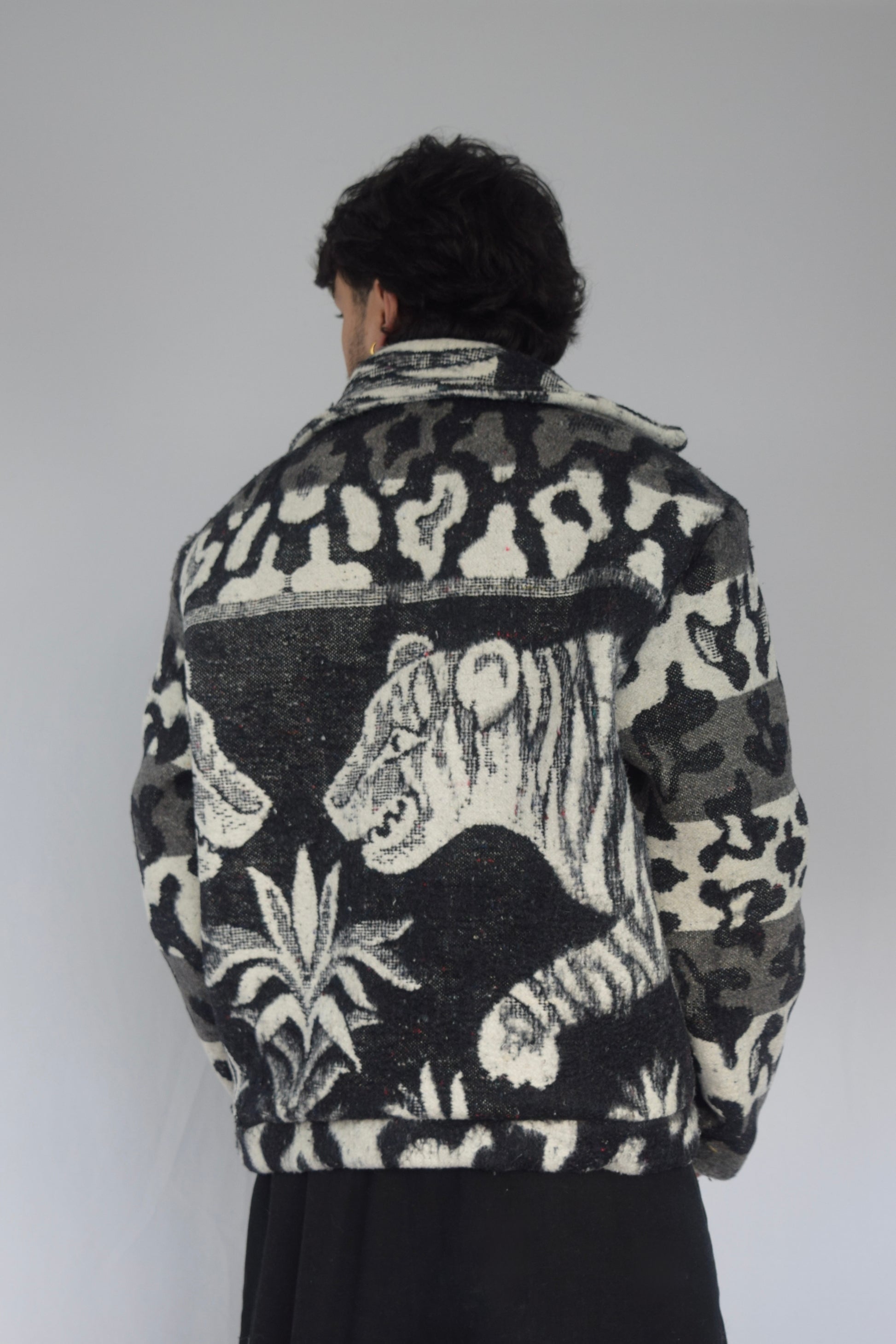 Chaqueta 4 tigres negra