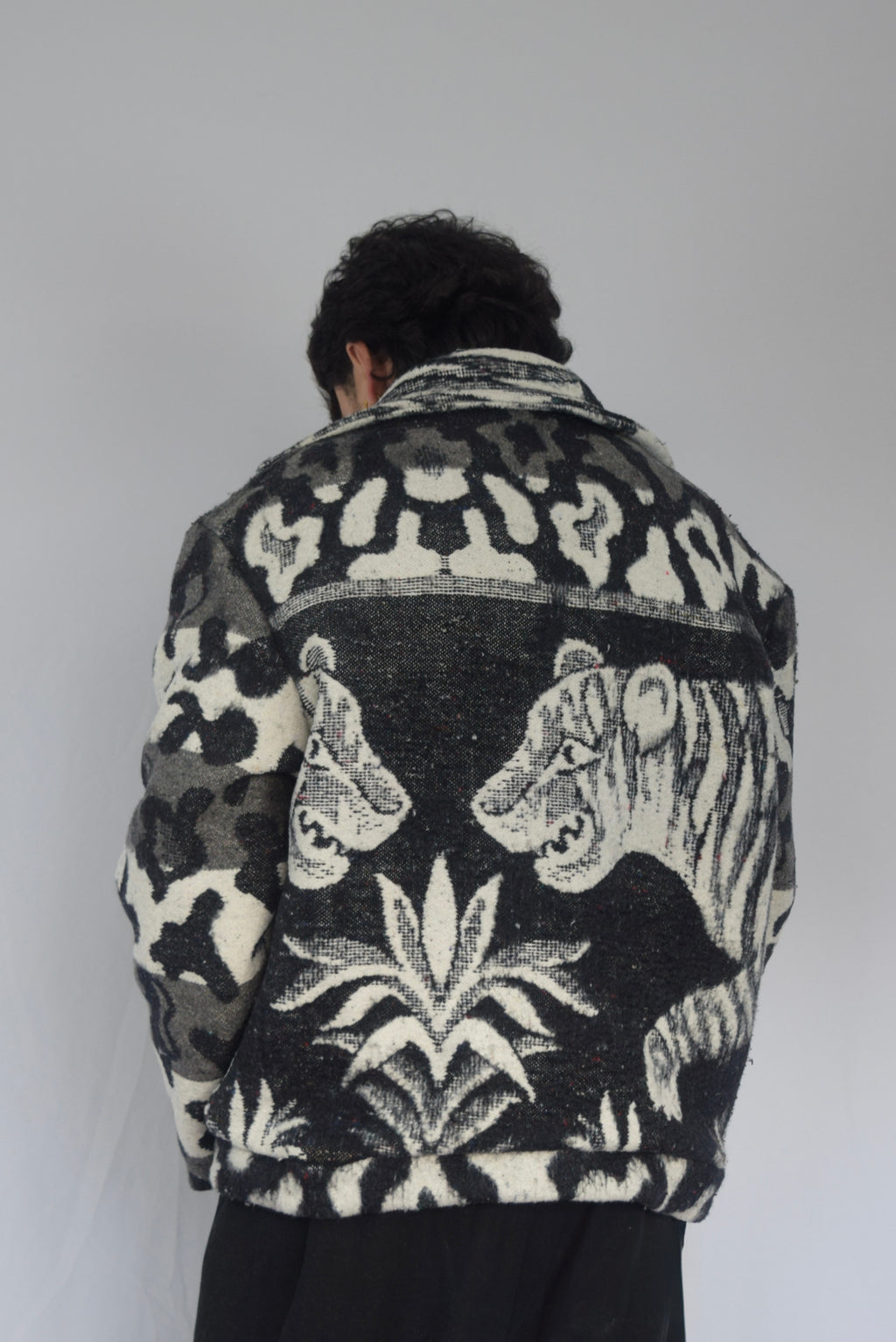 Chaqueta 4 tigres negra