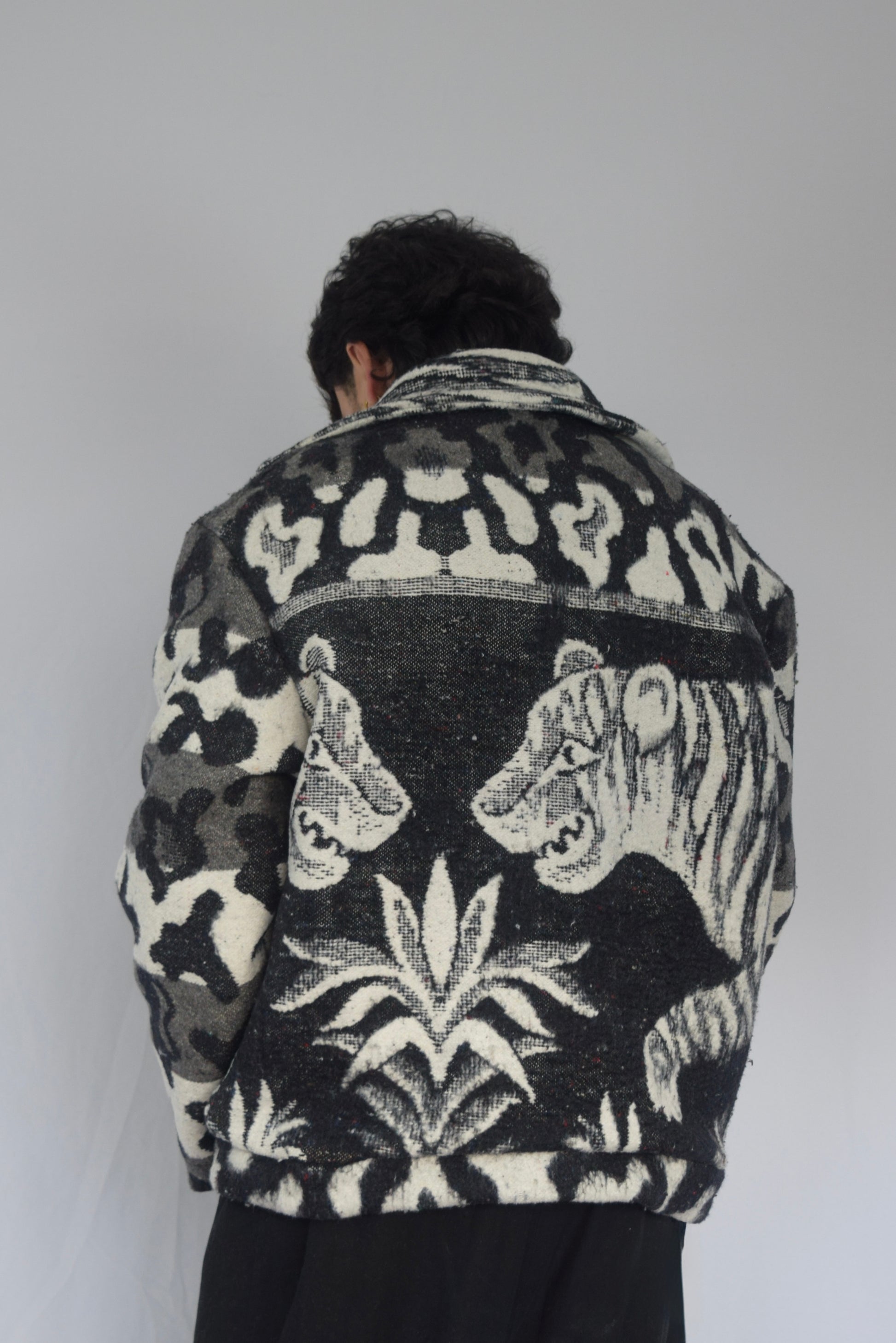 Chaqueta 4 tigres negra