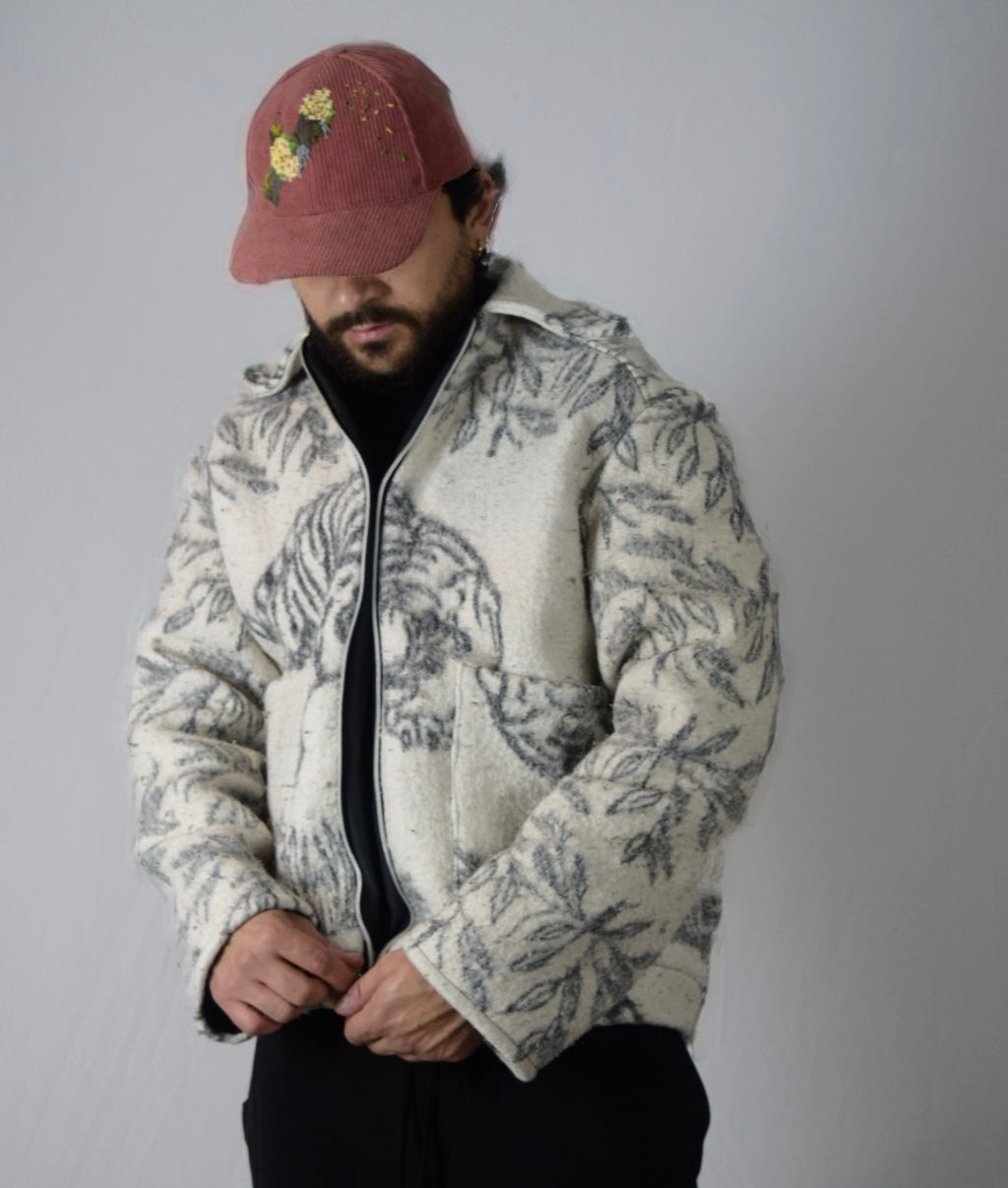 Chaqueta tigre al pecho