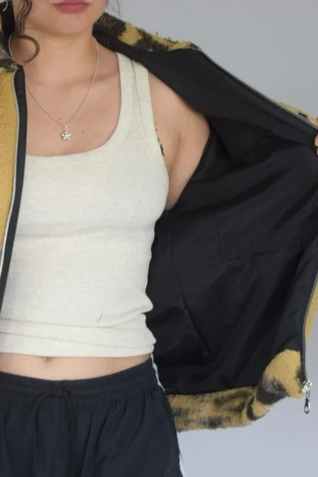 Chaqueta tigre amarilla manchada