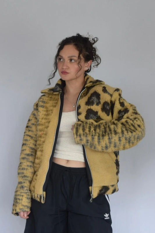 Chaqueta tigre amarilla manchada