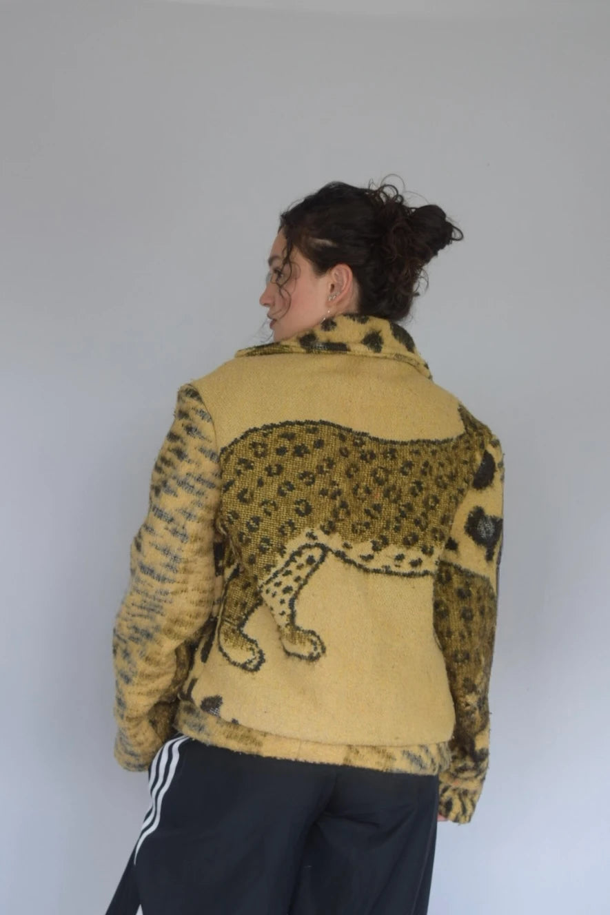 Chaqueta tigre amarilla manchada