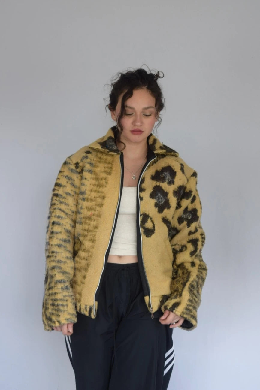 Chaqueta tigre amarilla manchada