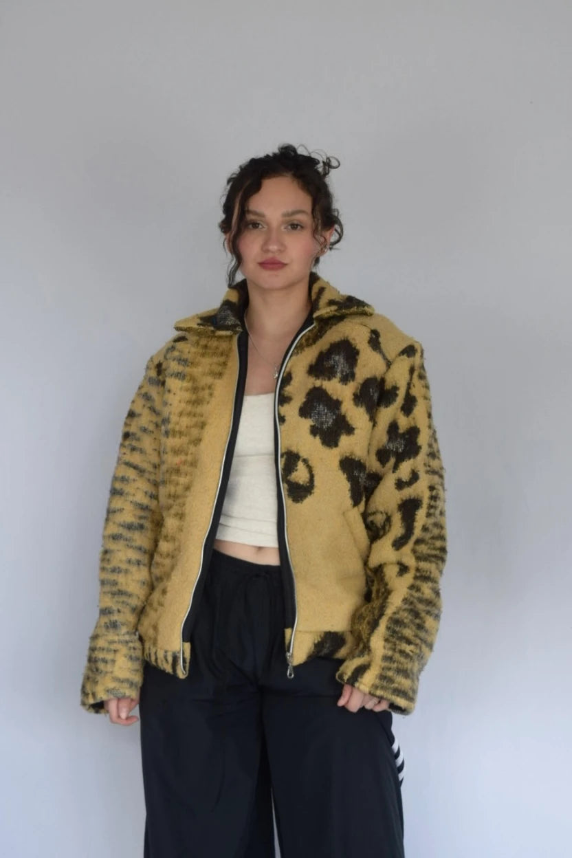 Chaqueta tigre amarilla manchada