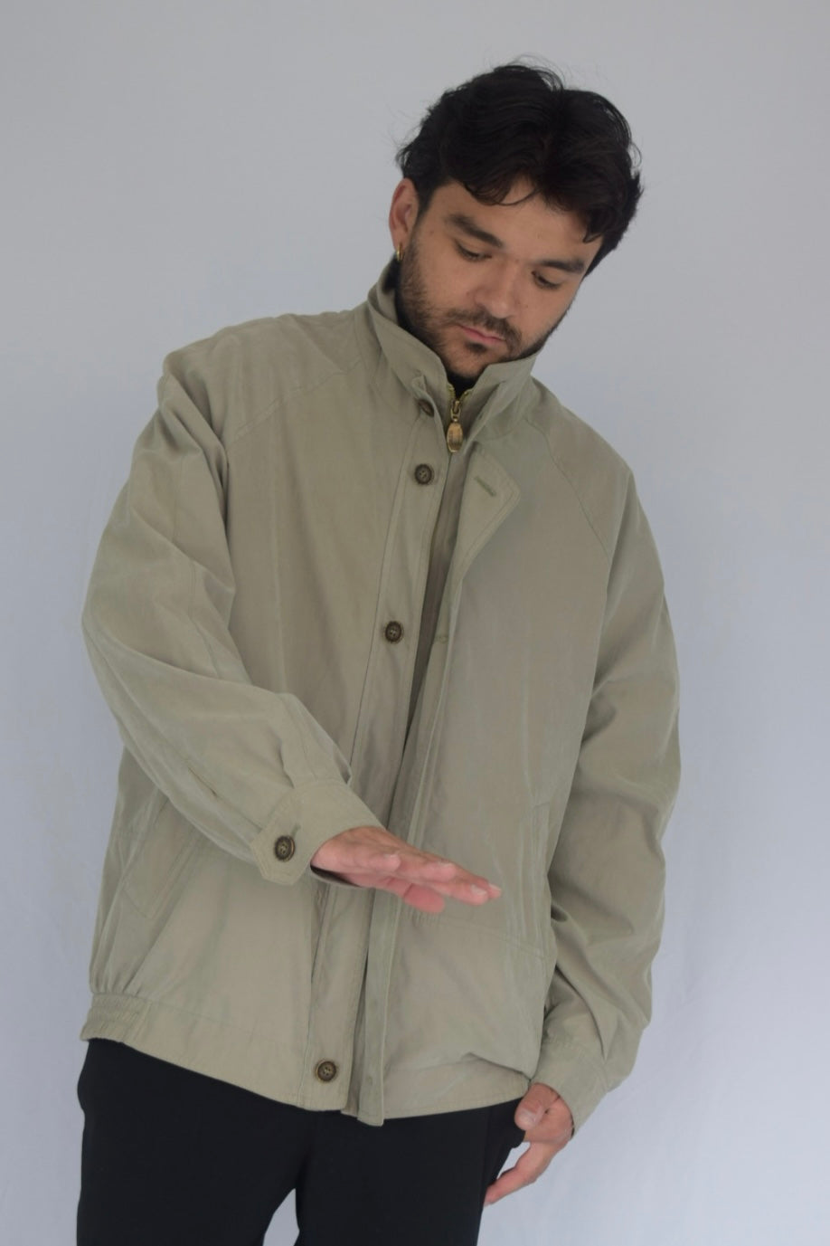 Chaqueta cremallera y botones