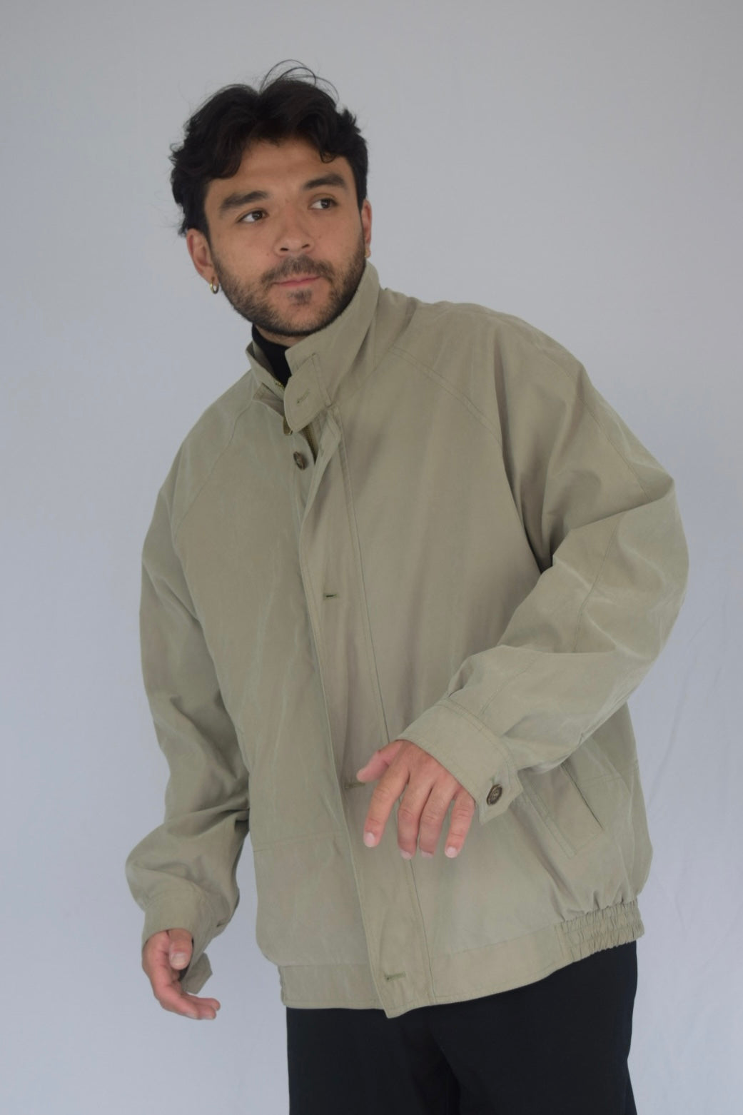 Chaqueta cremallera y botones