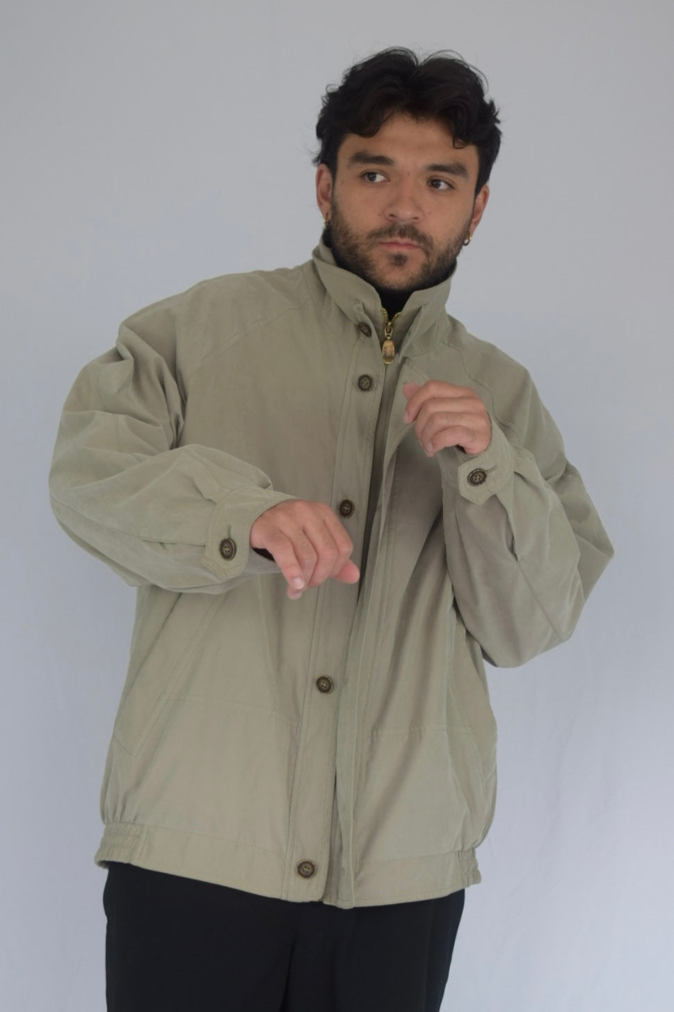 Chaqueta cremallera y botones