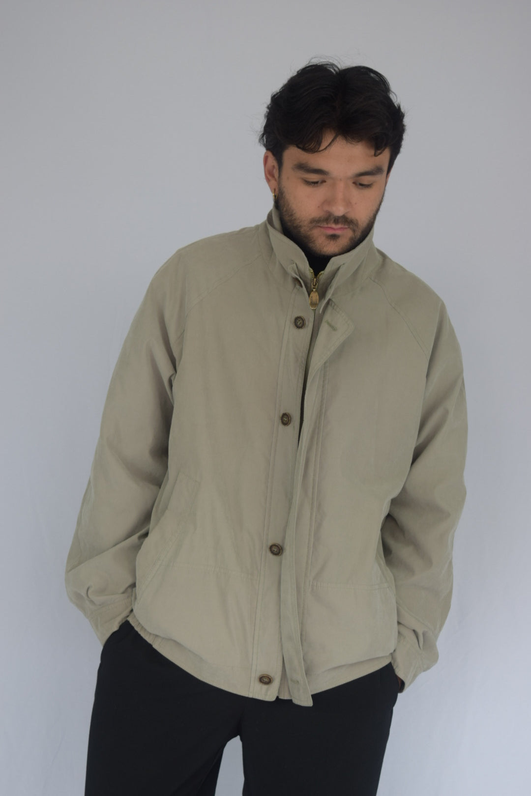 Chaqueta cremallera y botones